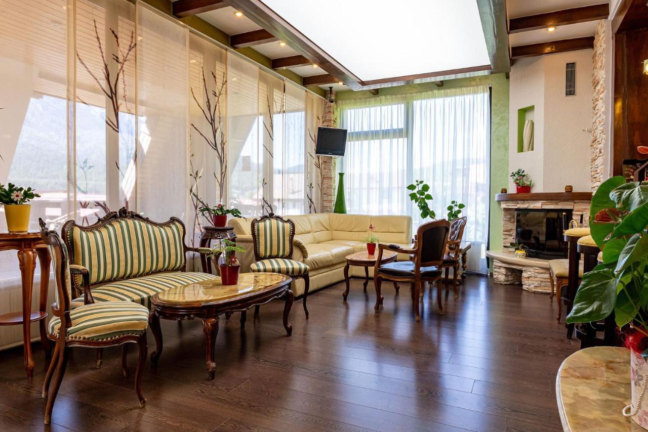 Hotel Casa Freya Buşteni Zewnętrze zdjęcie